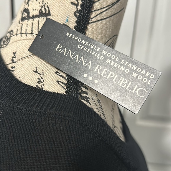 Banana Republic Black Merino Wool Men's Sweater - Picture 3 of 7